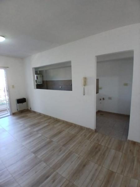 Departamento Los Hornos 137 y 63